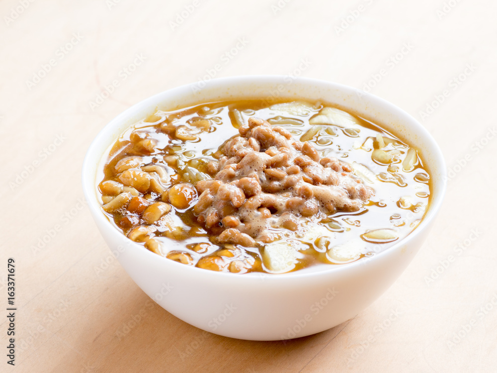 Japanese cuisine, curry buckwheat noodles with fermented soybeans Japanese cuisine, curry buckwheat noodles with fermented soybeans
