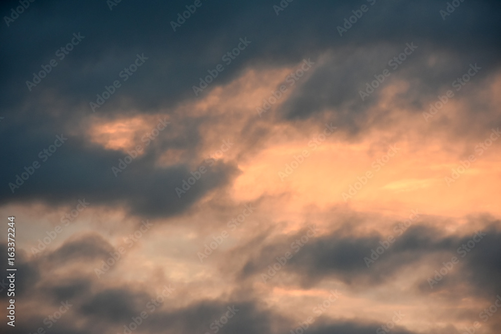 空と雲・夕焼け空「空想・赤い雲のモンスター」情熱、燃える、希望の火などのイメージ