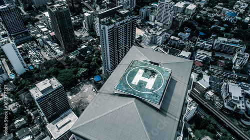 Εκτύπωση καμβά Aerial drone top view of helipad isolated on top of the skycraper in Bangkok cit