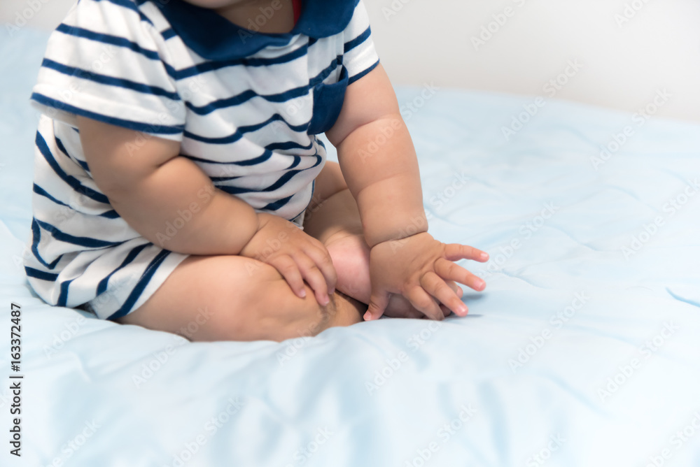 一人座りをする赤ちゃん 一人座りをする赤ちゃん