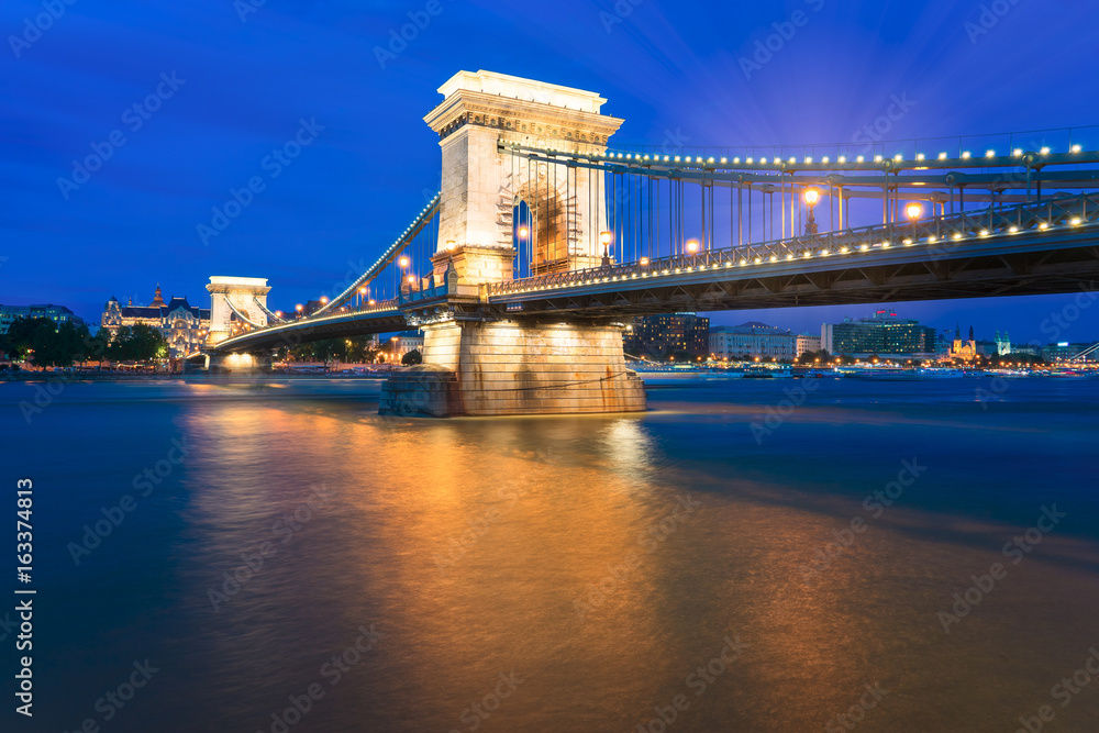 Obraz premium The Famous Szechenyi Chain Bridge in Budapest Hungary