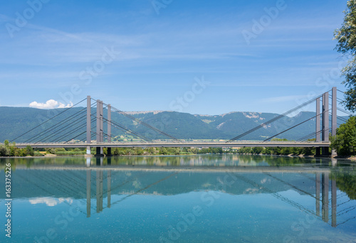 Brücke über den Fluss