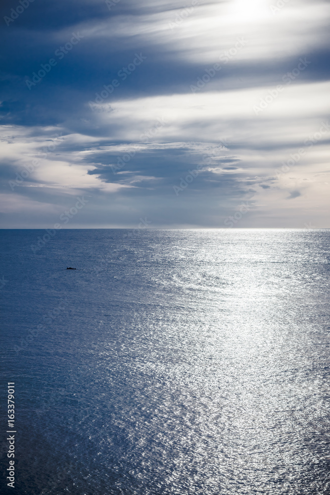 Silberner Himmel über dem Atlantik in Biarritz Frankreich