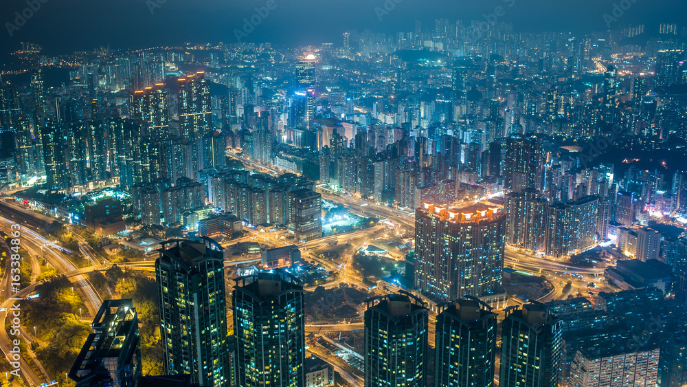 Fototapeta premium Nocny widok na Kowloon z Lion Rock