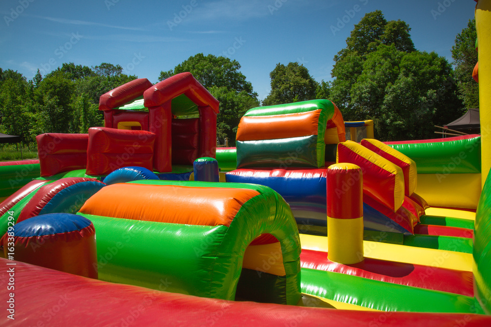 Iside inflatable labirynth
