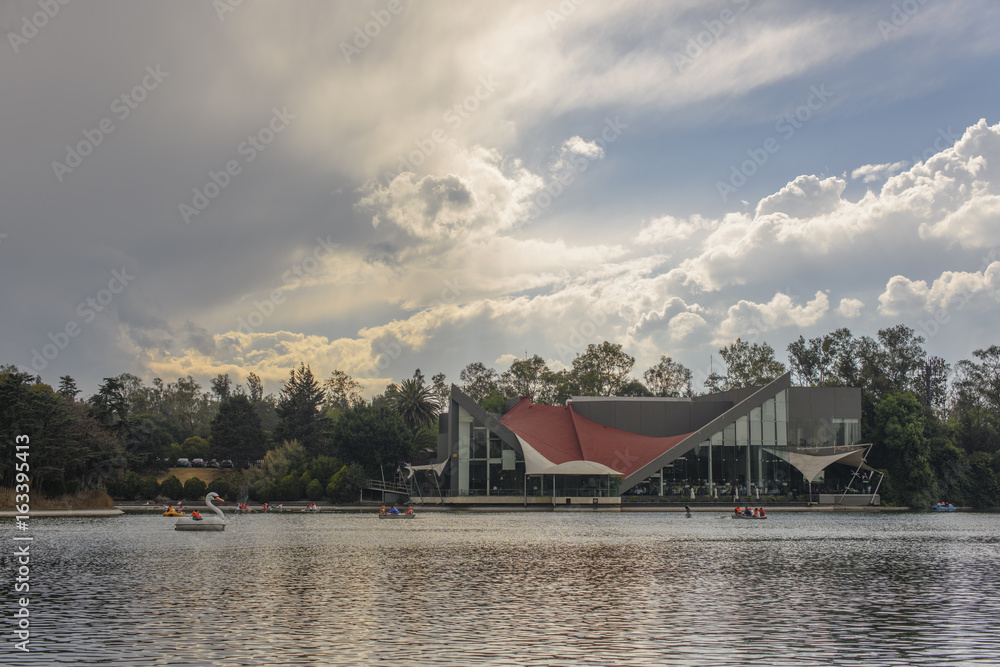 Fototapeta premium lago de chapultepec