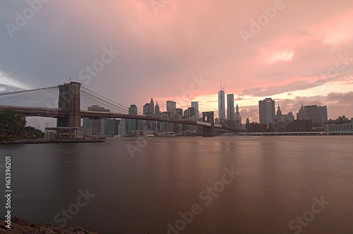 Brooklyn Bridge bei Sonnenuntergang © alisa