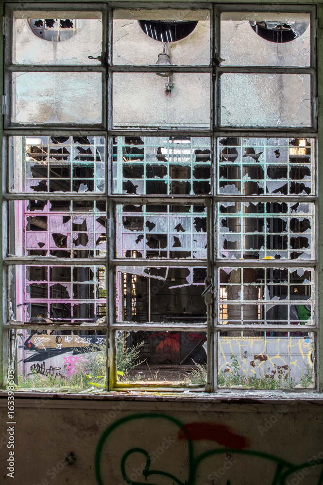 Fenêtres dans une usine désafectée