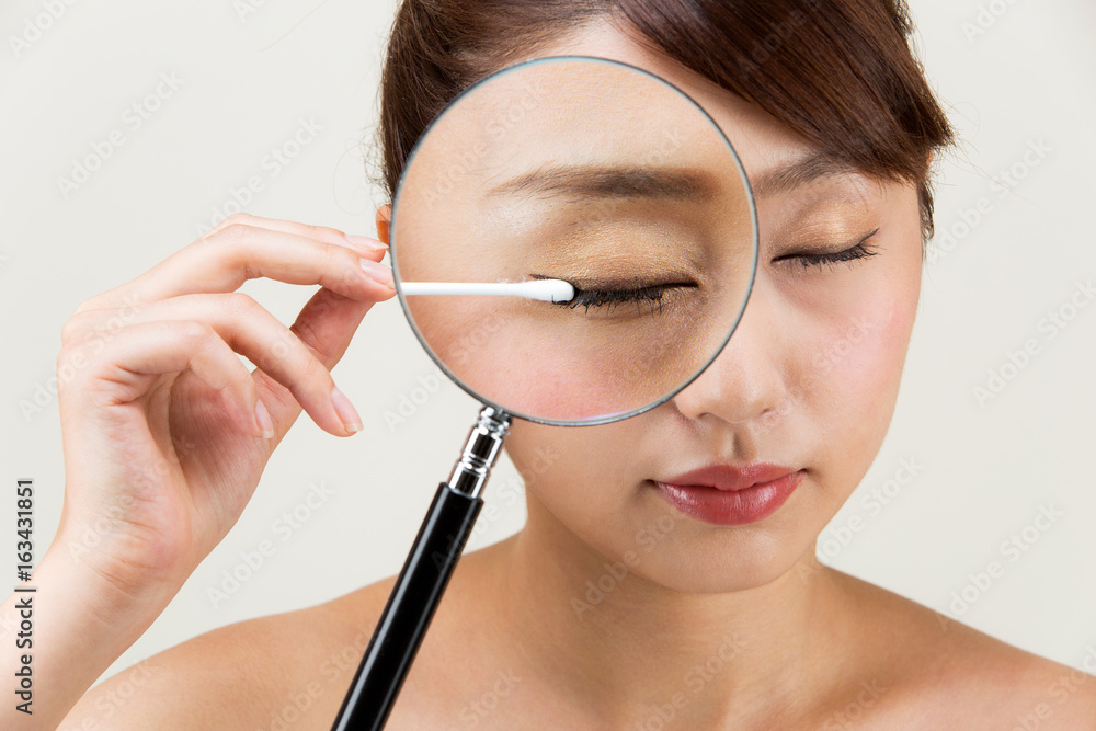 綿棒でまつげのお手入れ 綿棒でまつげのお手入れ