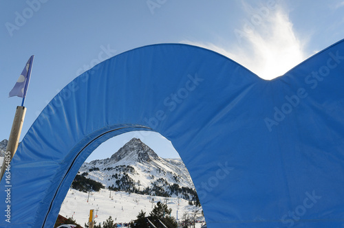 Juegos infantiles inflables de exterior en Andorra, Pirineos photo