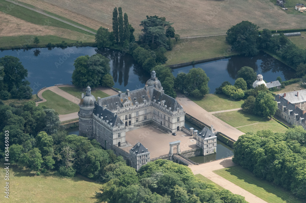 Vue aérienne du château de Serrant Maine-et-Loire - 49 - France Vue aérienne du château de Serrant Maine-et-Loire - 49 - France