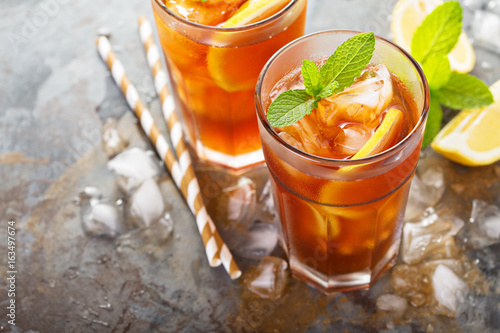 Obraz na płótnie Traditional iced tea with lemon