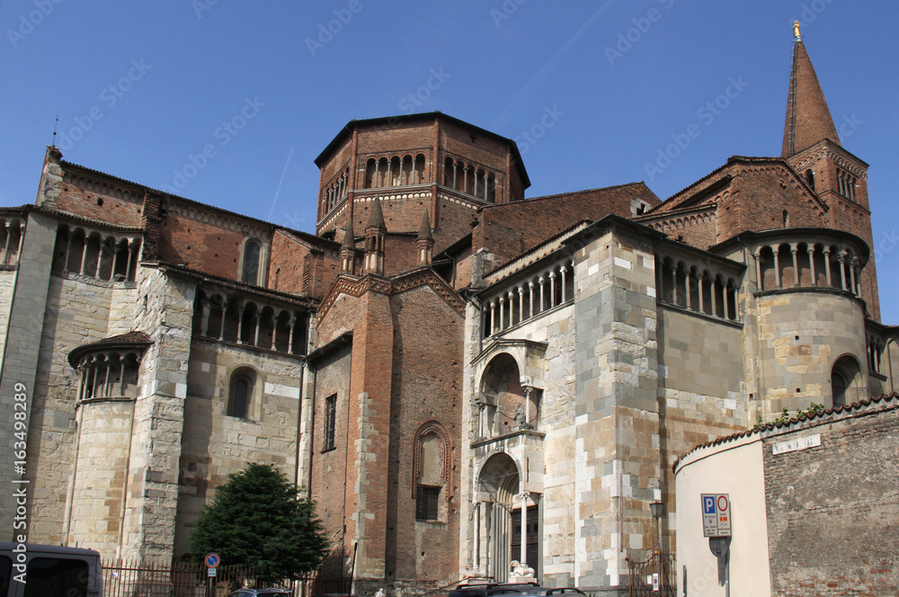 il Duomo di Piacenza visto da via Vescovado