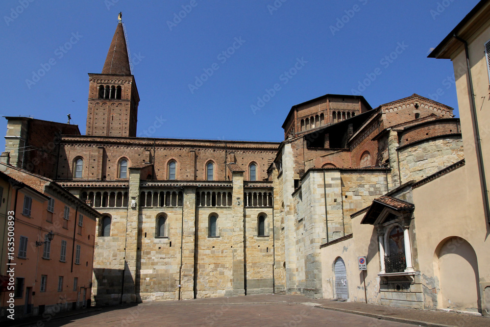Duomo di Piacenza; fianco sud-ovest