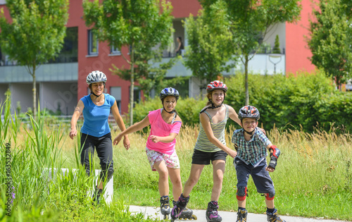 Obraz na płótnie gemeinsam Inline-Tour im Park