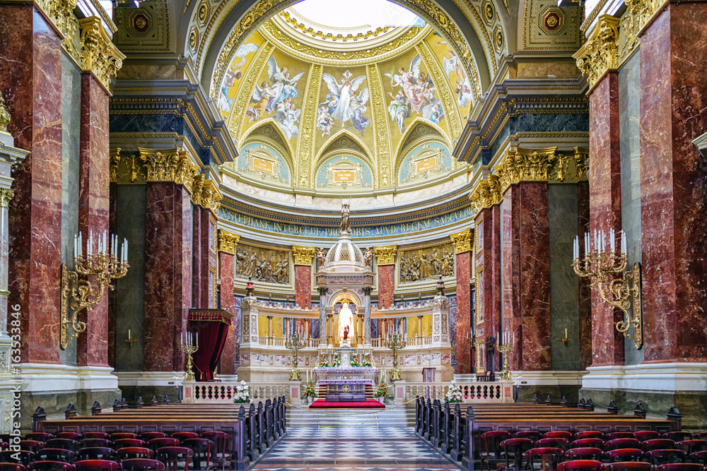 Obraz premium St. Stephen's Basilica in Budapest