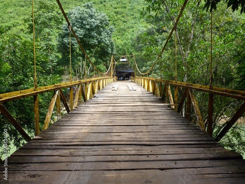Alte Holzbrücke in Semuc Champey, Guatemala 