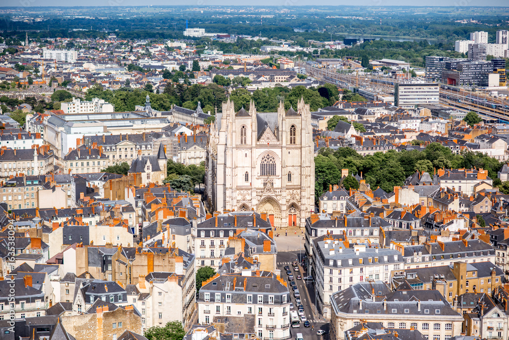 Fototapeta premium Aerial cityscape view with beautiful buildings and saint Pierre cathedral in Nantes city during the sunny weather in France
