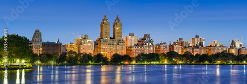 Panoramic view of Central Park West at dawn and the Jacqueline Kennedy Onassis Reservoir. Upper West Side, Manhattan, New York City