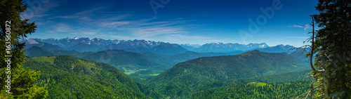 Panroamic view of Wetterstein and Karwendel from Benediktenwand © ttoennesmann