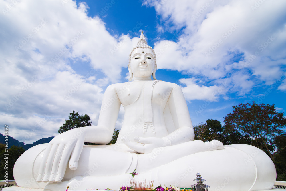 Big buddha statue in the old temple Big buddha statue in the old temple