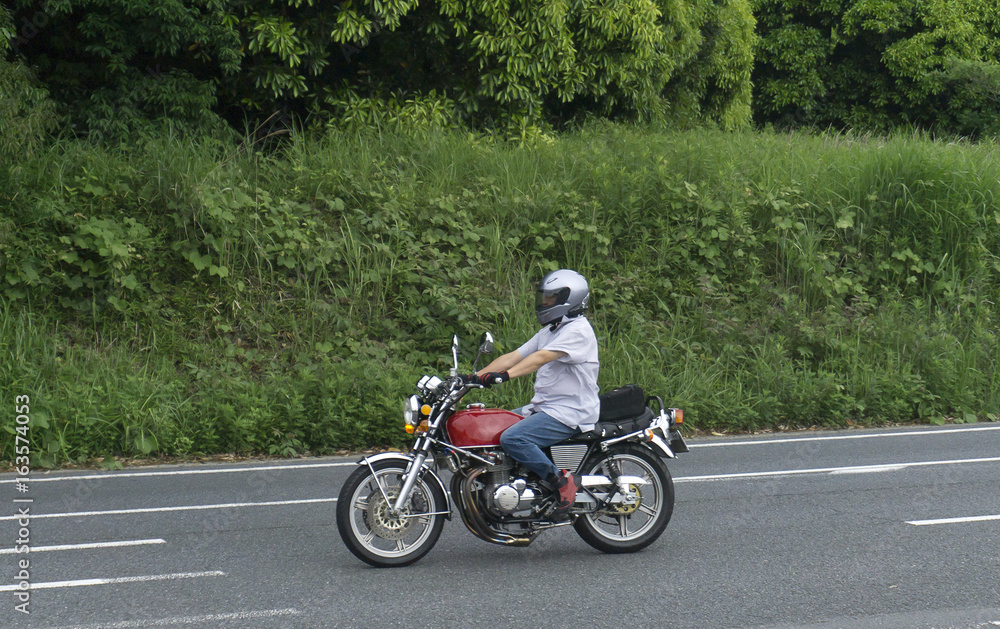 オートバイ 二輪自動車