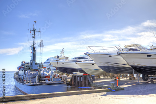 Stand of marine yachts © Pavel Parmenov