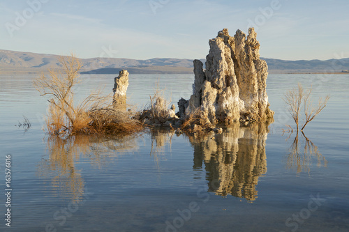 Tufa formations at Mono Lake and the Siera Nevada mountains, Lee Vining, California, USA