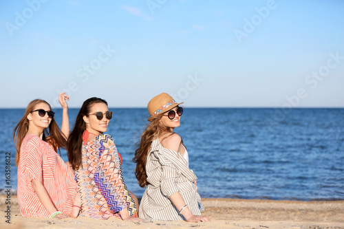 Beautiful young women in be...