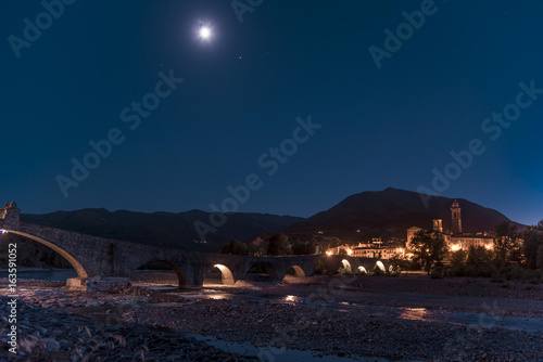 Ora  blu sul ponte del diavolo