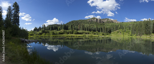 Opal lake with trees and mountains photo