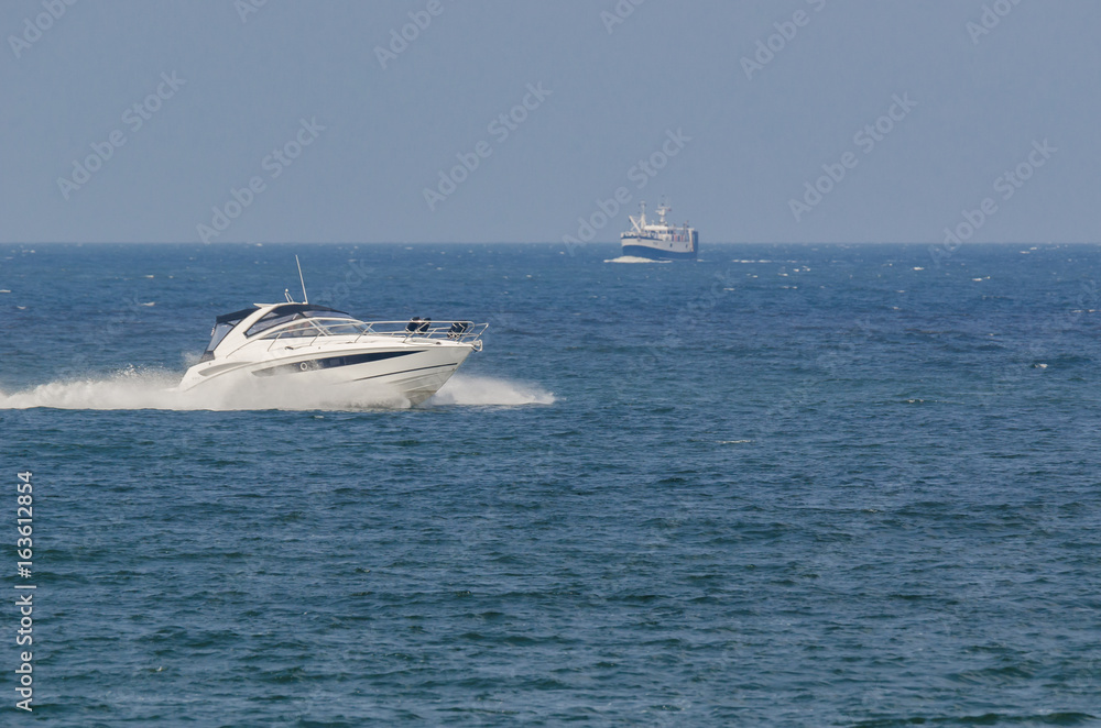 Obraz premium MOTOR BOAT - Fast boat on a cruise on the sea