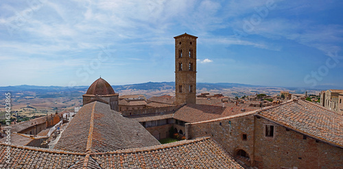 Bild auf Leinwand Volterra - mittelalterliche Stadt in der Toskana
