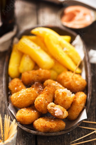Scampi with french fries and ketchup mayo dip