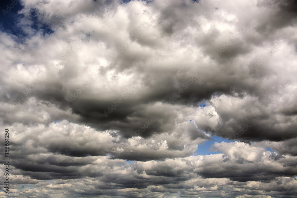 Obraz premium clouds on blue sky background