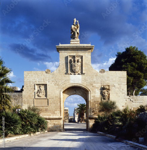 Acaia. Lecce. Porta d'accesso al borgo fortificato