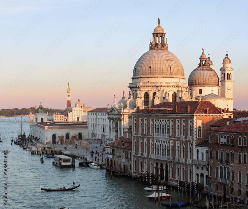 Venezia. Canal Grande con La Salute verso San Giorgio Maggiore