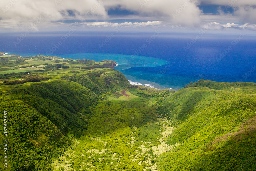 Φωτογραφία Luftaufnahme über dem Polulu Valley an der Ostküste von Big Island, Hawaii, USA