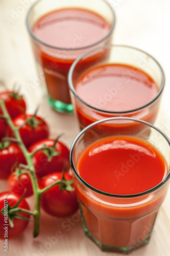 Tomato juice and fresh tomatoes