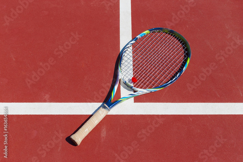 racket on the cort © fotofabrika