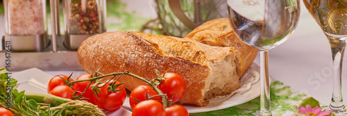 Brot und Wein Restaurant Tisch dekoriert