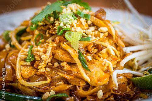 chicken pad thai noodles