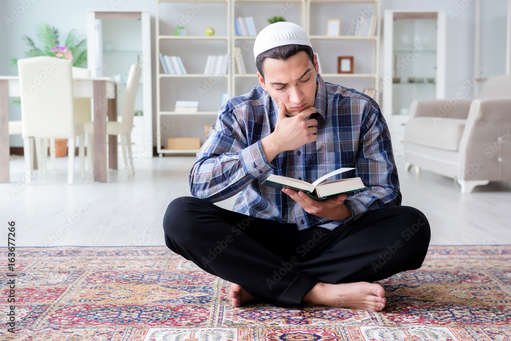 Fototapeta premium Muslim man praying at home