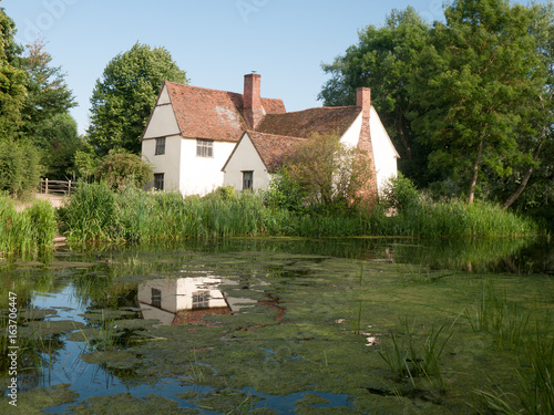 фотографія Willy Lotts' cottage and river front on a clear sunny day