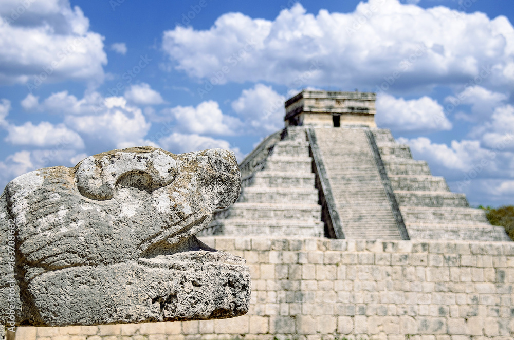 Fototapeta premium Feathered Snake at Chichen Itza, Mexico