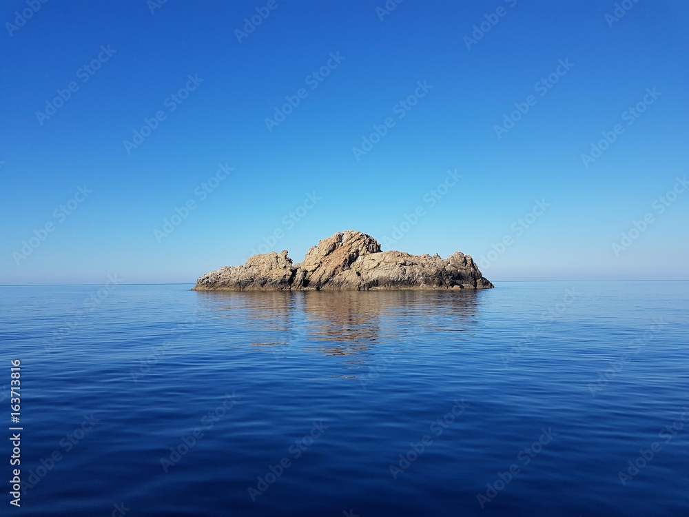 Rocher en Mer Corse