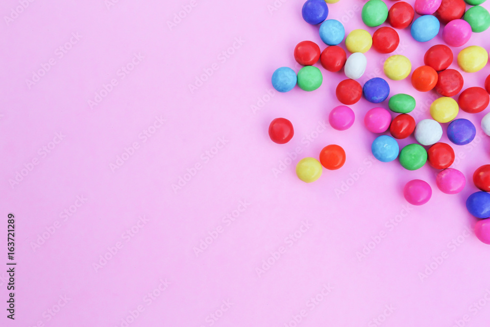 Obraz premium Colorful candies on pink
