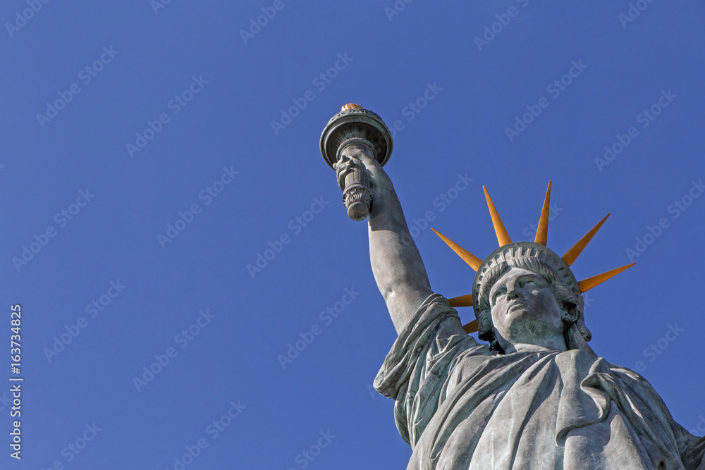 Fototapeta premium detail of Statue of Liberty on the Île aux Cygnes in Paris