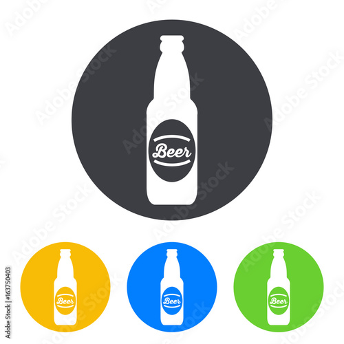 Icono plano botella de cerveza con etiqueta en circulo varios colores
