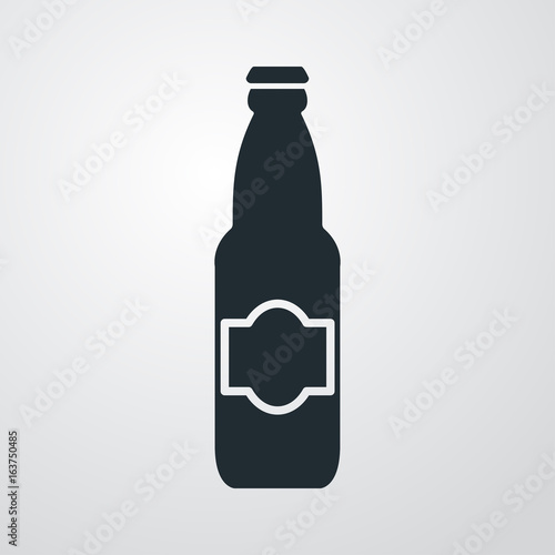 Icono plano botella de cerveza con tapon en fondo degradado